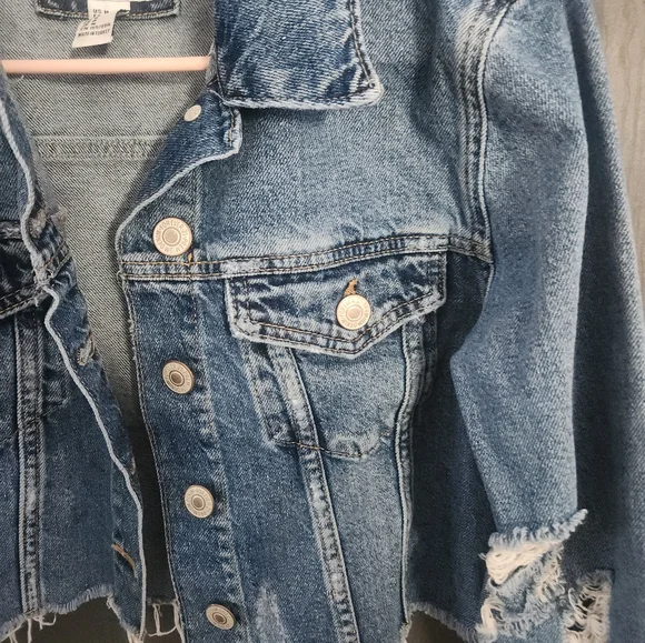 Forever 21 Cropped Jean Jacket size M - Picture 5 of 9